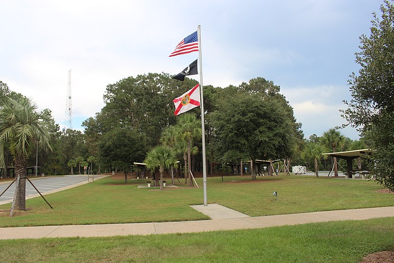 File:Interstate 10 rest area 30070 flagpole.jpg