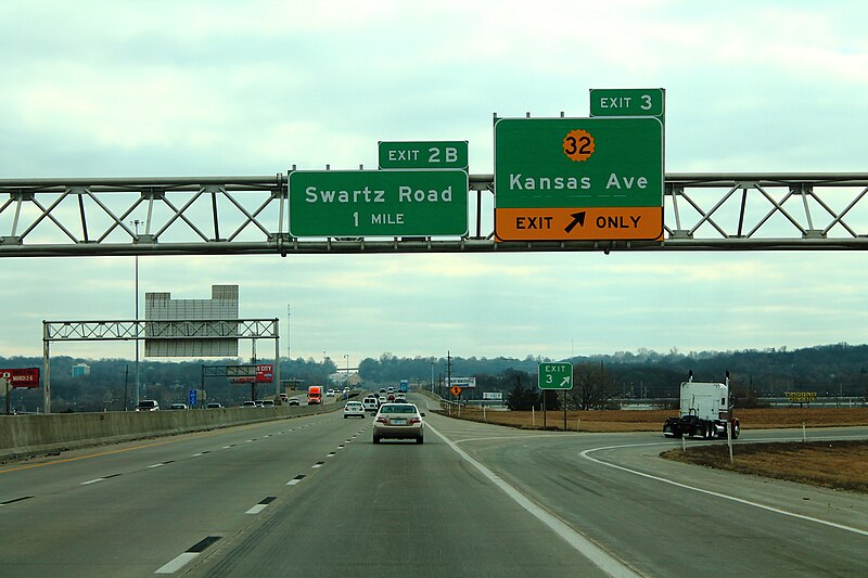 File:Interstate 635 at exit for K-32 (Kansas highway).jpg