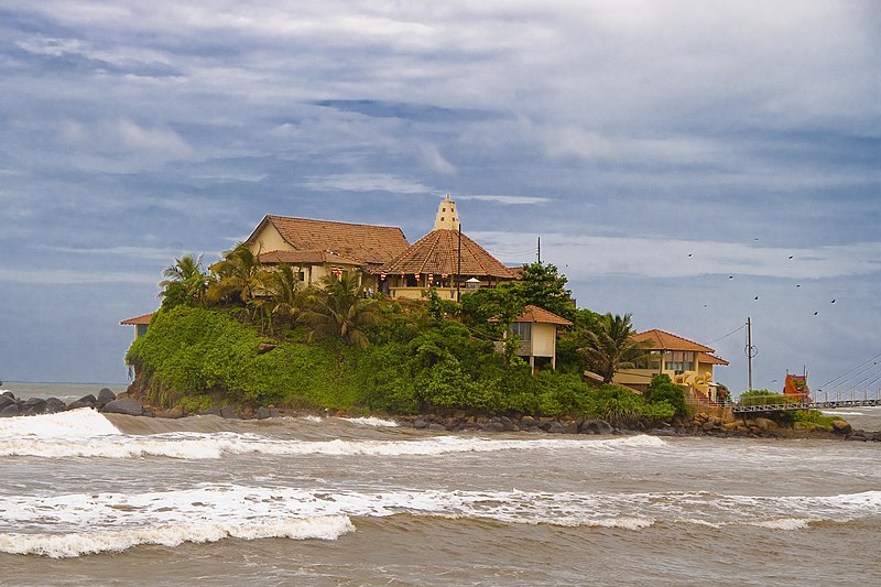 File:Islet in Matara.jpg