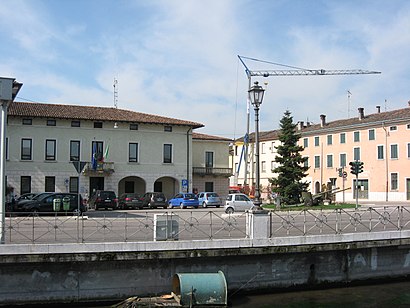 How to get to Isorella with public transit - About the place