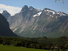 Kongen er den høgaste toppen på vestsida av Isterdalen