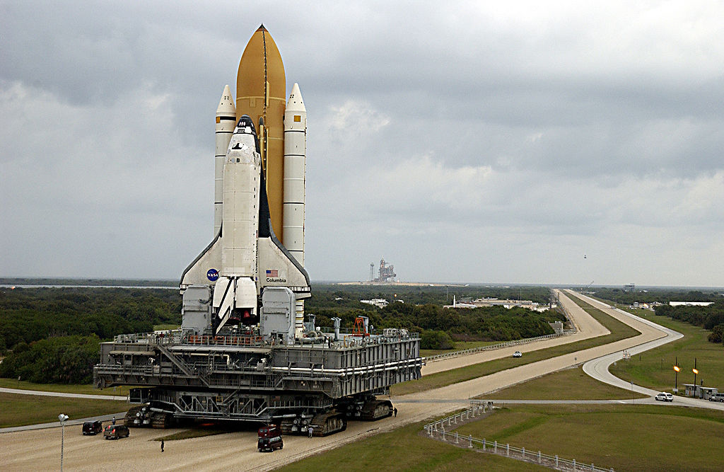 1024px-KSC-107-Rollout.jpg