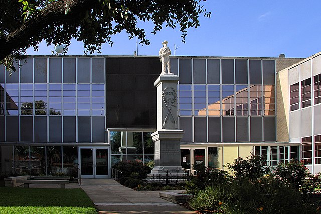 The Kaufman County Courthouse in Kaufman