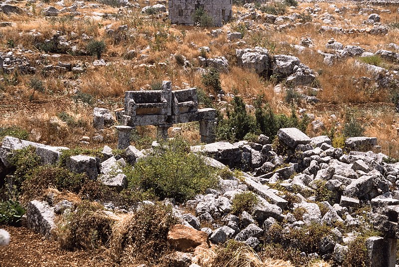 File:Khirbet Sarqiye (خرب), Syria - Remains of portico of house with seats on upper story - PHBZ024 2016 4371 - Dumbarton Oaks.jpg