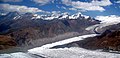 2007: Izguba debeline (približno 200 m spodnjega ledenika Gorner od njegove velike širitve leta 1859 je zlahka prepoznavna na južnem bregu Gornergrata po levi in veliko višje ležeči stranski moreni (glej luč - obarvani del nad sivim bokom; kot je videti s Klein Matterhorna)