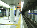 Kobe-subway-K04-Harborland-station-platform.jpg