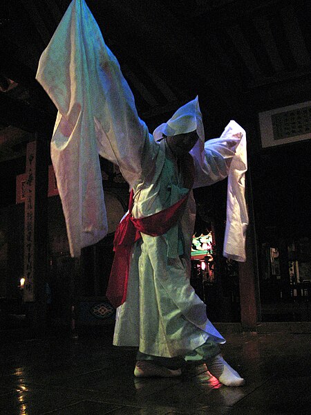 File:Korean dance-Seungmu-01.jpg