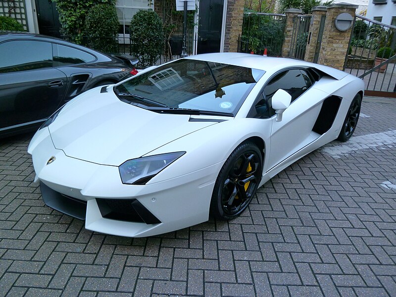 File:Lamborghini Aventador matte White LP700-4 (6538660393).jpg