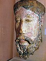 Tête de christ, Lavaudieu (fin XIIe siècle). Le torse de ce christ se trouve au Metropolitan Museum of Art à New York[19].