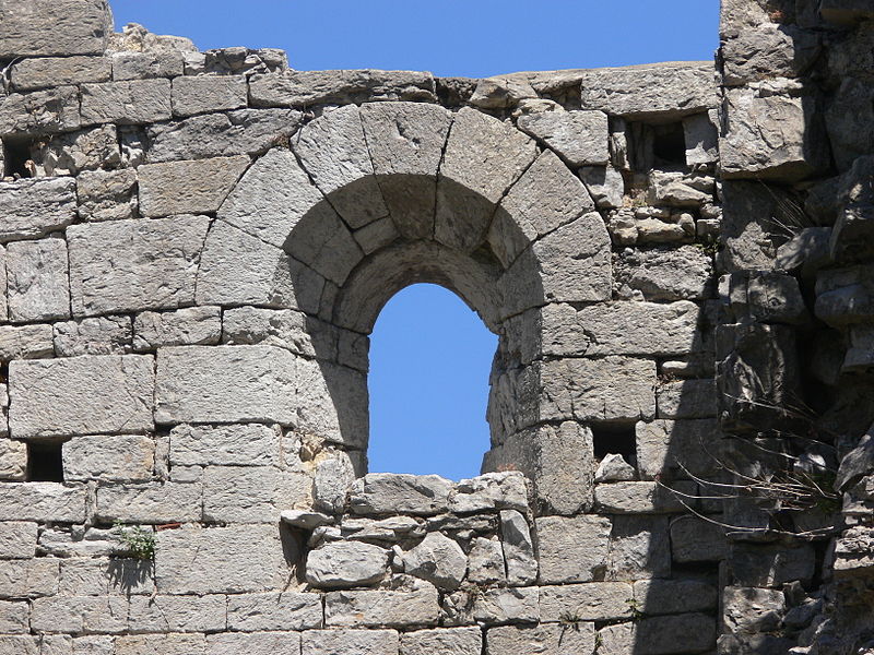 File:Le Pouzin - Couvent des chèvres (Abbaye Saint-Pierre de Rompon) 13.JPG