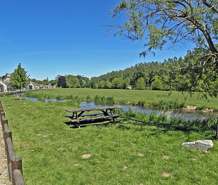 File:Le fleuve côtier de la Saire dans la commune du Vast - panoramio.jpg