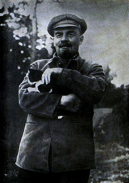 Файл:Lenin & cat.jpg