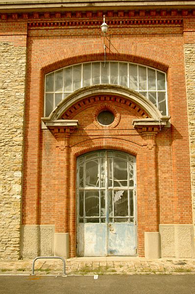 File:Les-26-couleurs-avant-travaux-entree-salle-des-machines-facade-sud-loeilamemoires.jpg