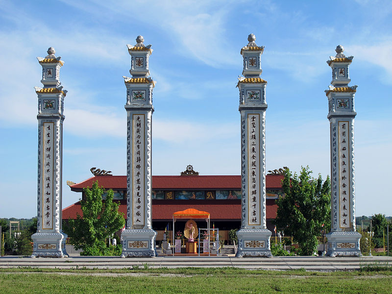 File:Linh Quang Buddhist Center, Lincoln, Nebraska, USA.jpg