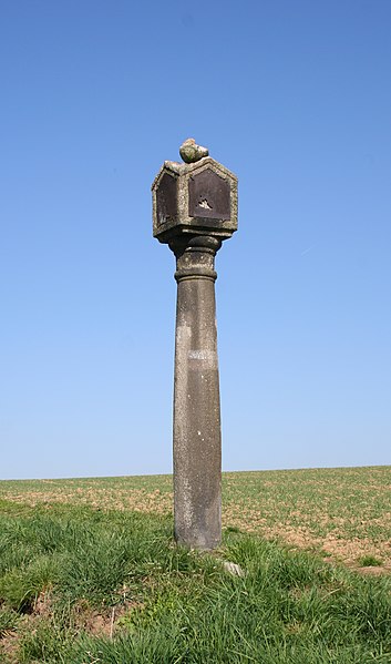 File:Linz-Ebelsberg - Bildstock Forianer Str 91 01.jpg