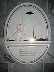 Керамический настенный барельеф А. С. Пушкина, идущего вдоль Невы, с видом на Петропавловскую крепость, расположенную на Заячьем острове. Ниже строфы пушкинских стихов. Это один из 20 настенных барельефов станции.