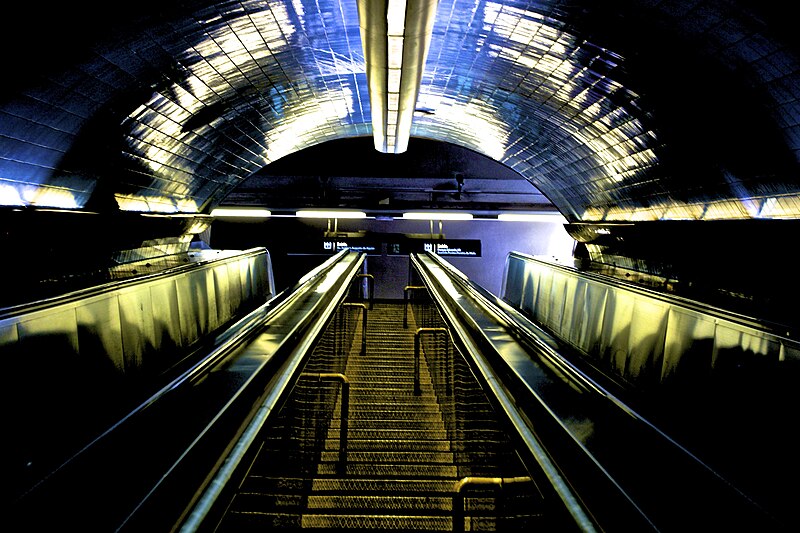 File:Lisbon underground - Park station (22560761129).jpg