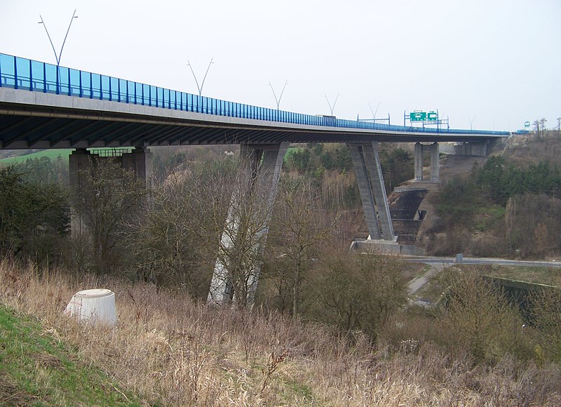 File:Lochkovský most, od jihovýchodu (01).jpg