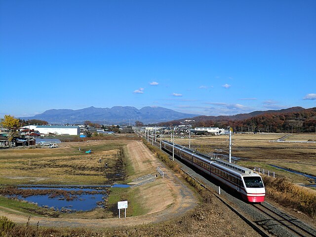 A 200 series EMU on a Ryomo limited express service on the Kiryu Line in November 2013