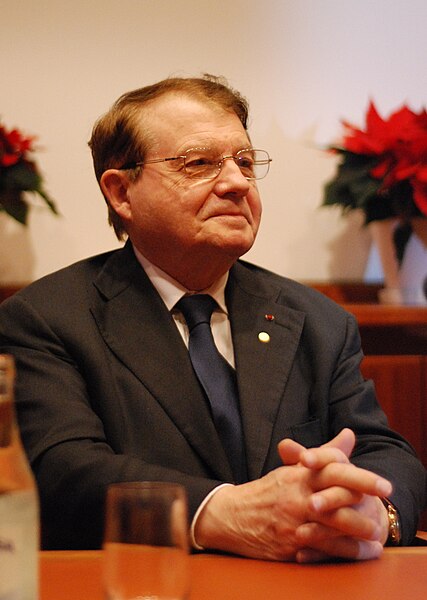 File:Luc Montagnier-press conference Dec 06th, 2008-1.jpg