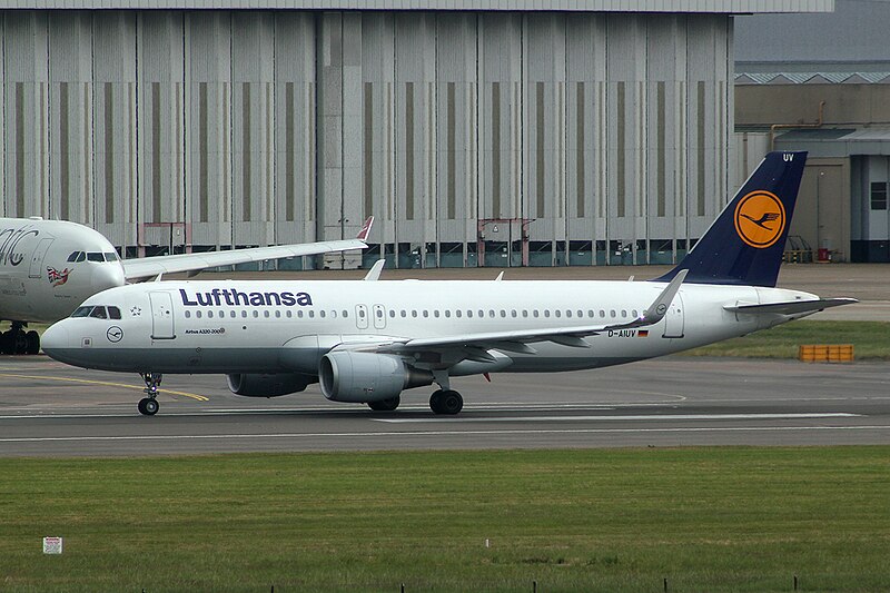 File:Lufthansa A320 (D-AIUV) @ LHR, June 2018.jpg