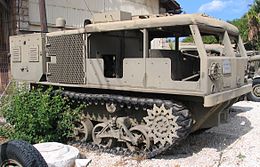 M4-artillerie-tracteur-batey-haosef.jpg