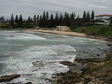 A view of Main Beach, with the Yamba surf-lifesaving club in the centre and Pacific Hotel in the upper-right. Main Beach Yamba.JPG