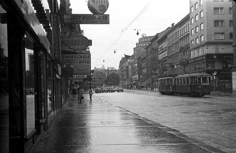 File:Mariahilfer Strasse a Schottenfeldgassetől a Westbahnhof felé nézve. Fortepan 74385.jpg