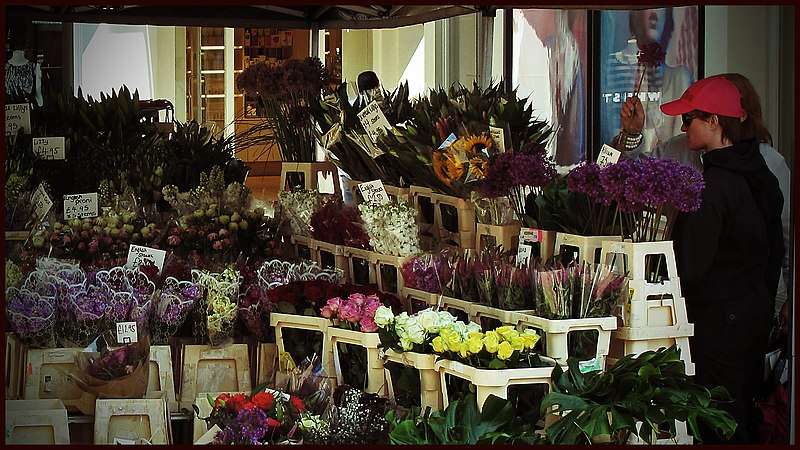 File:Market, Kingston upon Thames. - panoramio (1).jpg
