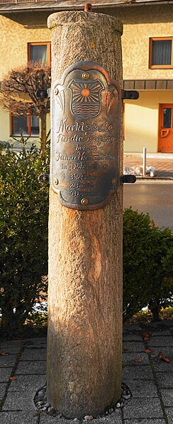 File:Marktsäule für die Freyung der Jahr- und Viehmärkte in Döbriach, Kärnten.jpg