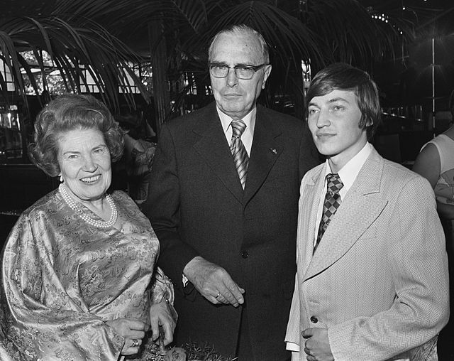 Karpov with FIDE president Max Euwe and wife in 1976