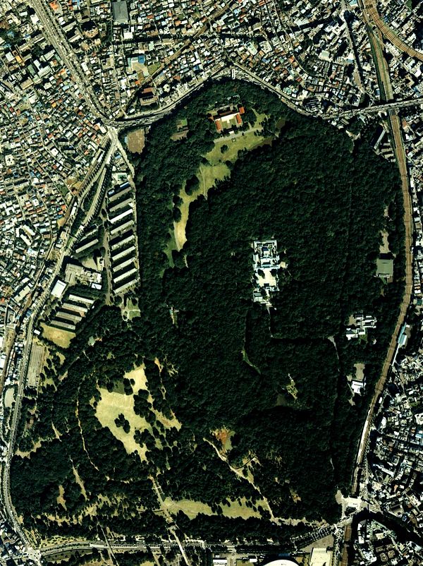 An aerial photograph of Meiji Shrine Naien and Yoyogi Park (1989)