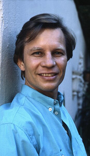 File:Michael York 8 Allan Warren.jpg