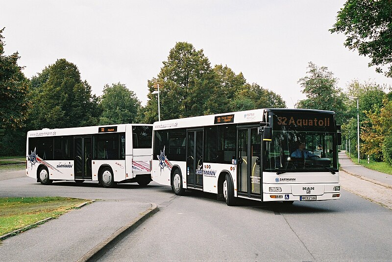 Busanhänger, Omnibusanhänger oder Autobusanhänger 800px-Midibuszug2