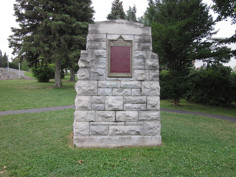 File:Monument Canal de Chambly 01.JPG