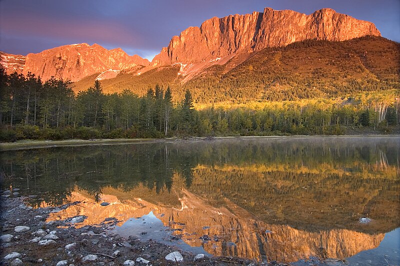 File:Mount-Yamnuska2-Szmurlo.jpg