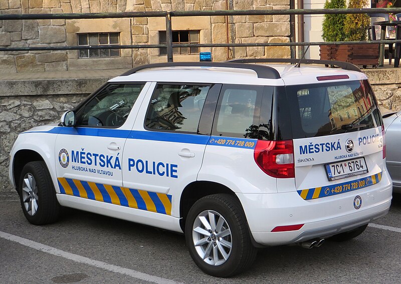 File:Municipal police car Czech Republic 04.JPG
