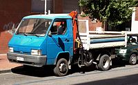 Nissan Trade châssis cabine, avec grue