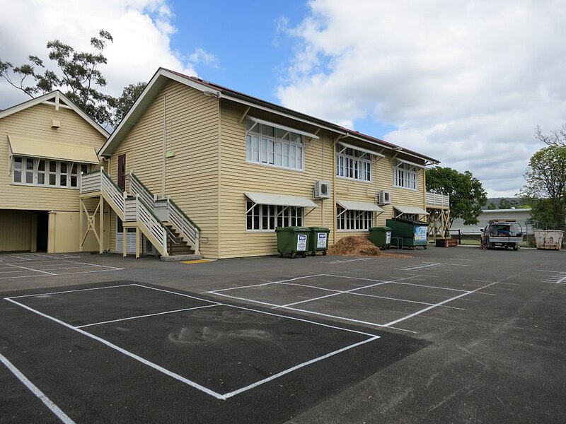 File:Northern elevation of 1927 Sectional School building (EHP, 2014).jpg