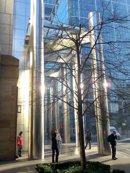 File:One Canada Square entrance - geograph.org.uk - 1738459.jpg