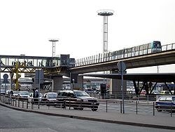 Orlyval - Orly-Sud - Station departs 02.jpg