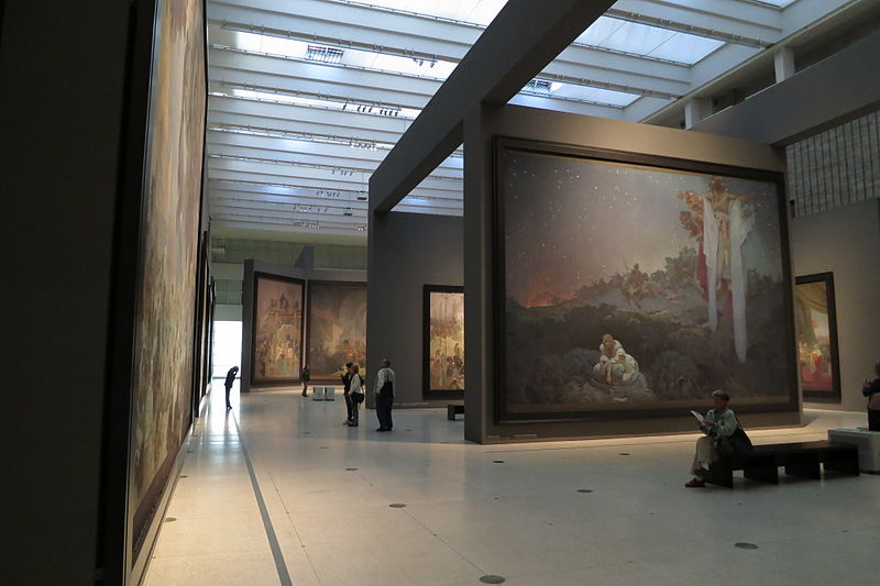 File:Overview of Veletržní Palác with The Slav Epic, Prague.JPG