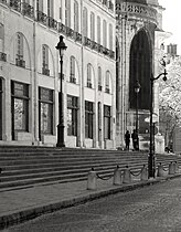 フランソワ＝ミロン通りの建物と, 奥はサン＝ジェルヴェ＝サン＝プロテ教会 (Bâtiments de la rue François-Miron adossés à l'église St-Gervais-St-Protais - Paris IV)