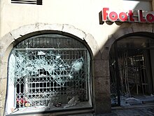 Foot Locker shoe store after being ransacked in the center of Grenoble. P1340581 etc emeutes Grenoble 22.jpg