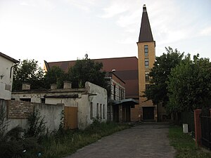 Widok na kościół główny i kaplicę od strony ulicy Żukowskiej