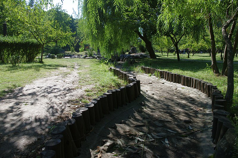 File:Parcul Herastrau, Gradina Japoneza 03.jpg