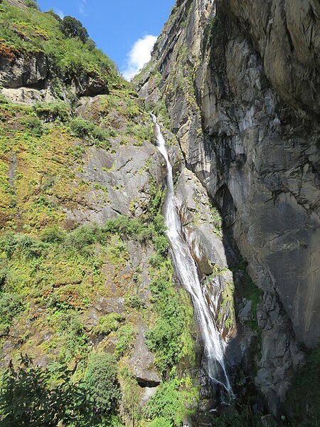 File:Paro Taktsang, Taktsang Palphug Monastery, Tiger's Nest -views from the trekking path- during LGFC - Bhutan 2019 (134).jpg