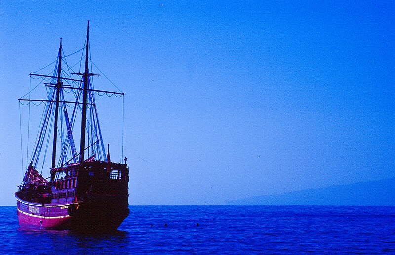 File:Pirate ship in Los Gigantes, Tenerife. Ooh Argh! (4230200028).jpg