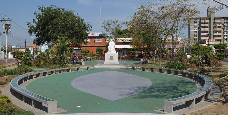 File:Plaza de las Madres IV.jpg