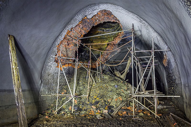 File:Queensbury Tunnel collapse.jpg